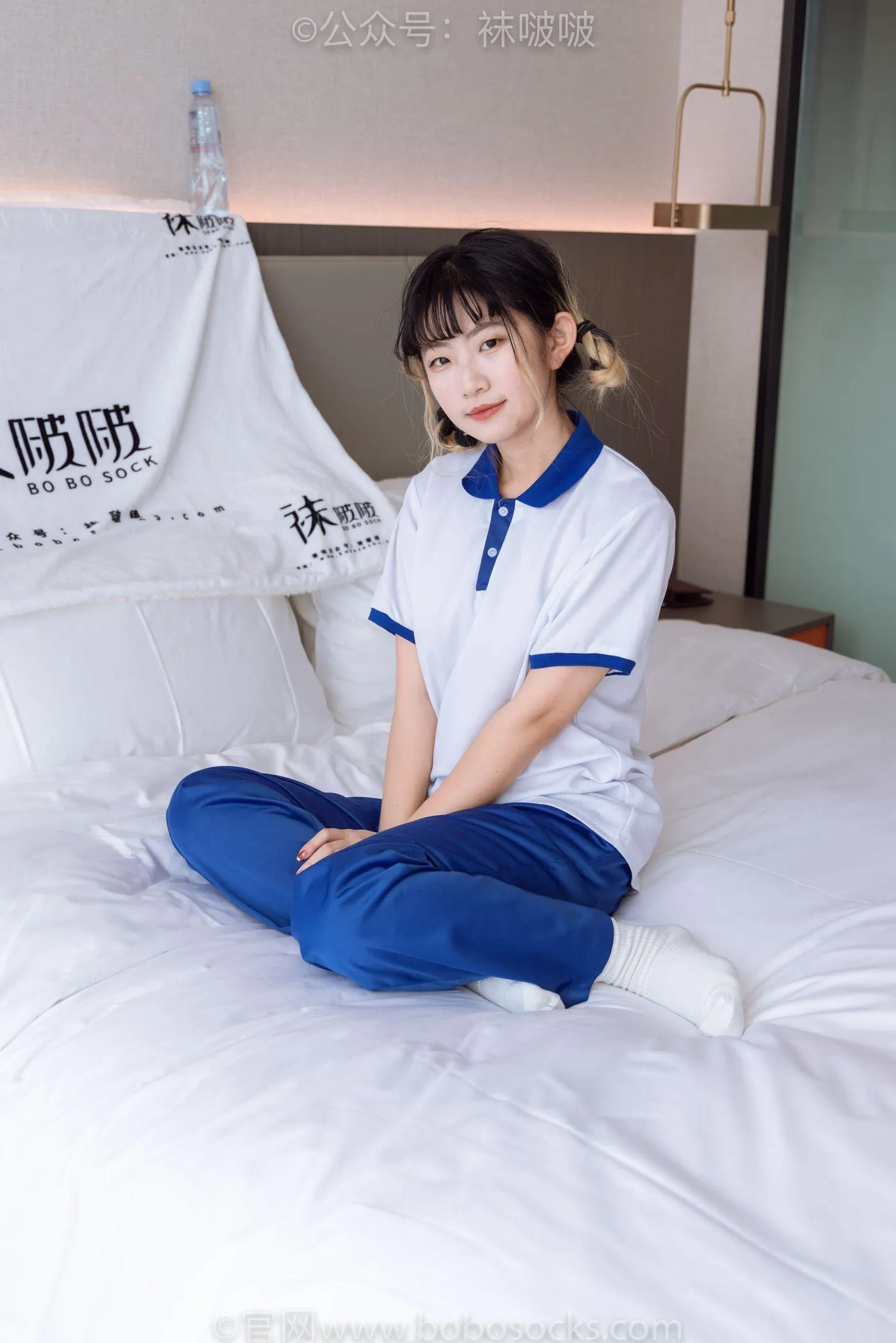 [BoBoSocks袜啵啵]NO.042 砂糖-校服、板鞋、白棉袜、油亮白丝 [139P]插图7
